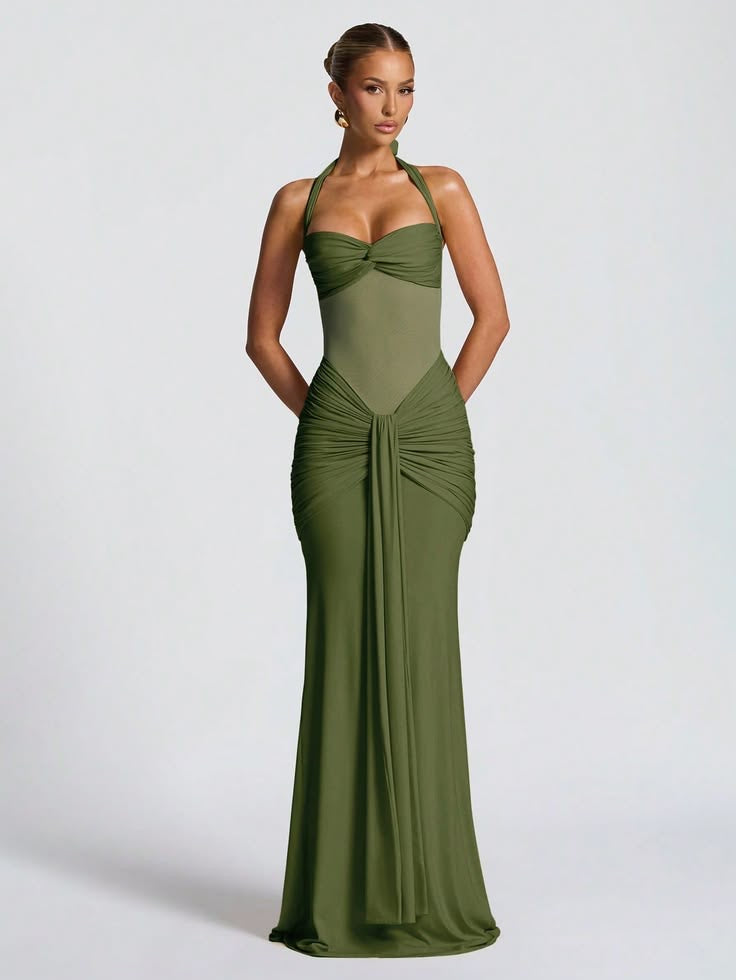 Robe longue dos et ventre découverts