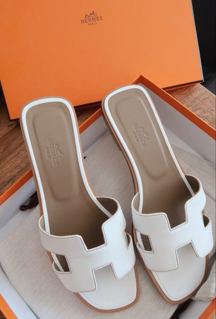 Chaussures Hermès – Luxe et Confort Élégant